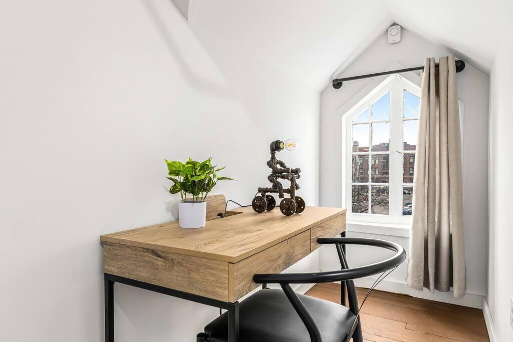 Stately Apartment *