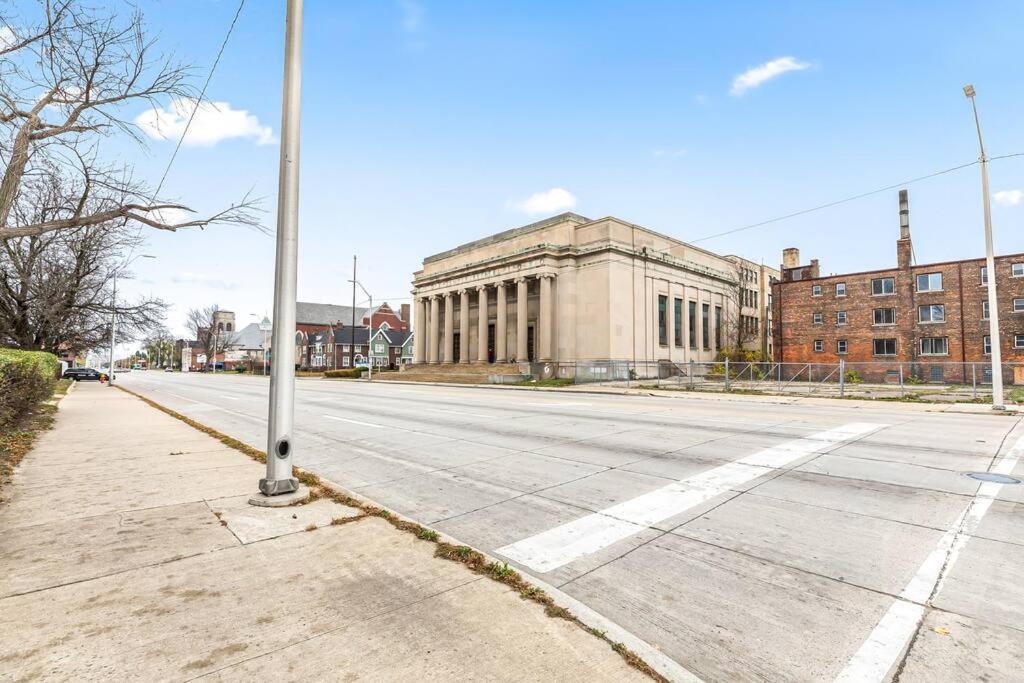 Stately Apartment Detroit