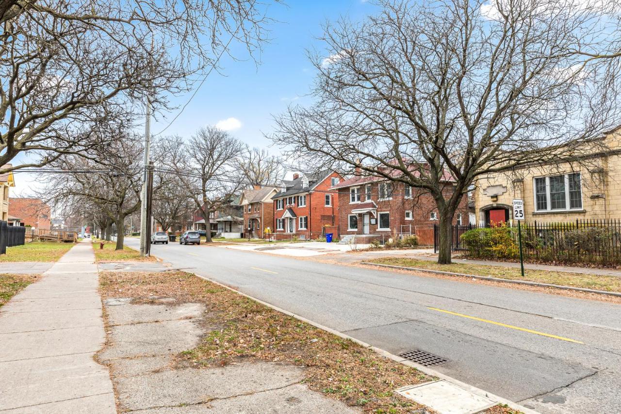 Apartment Stately Detroit